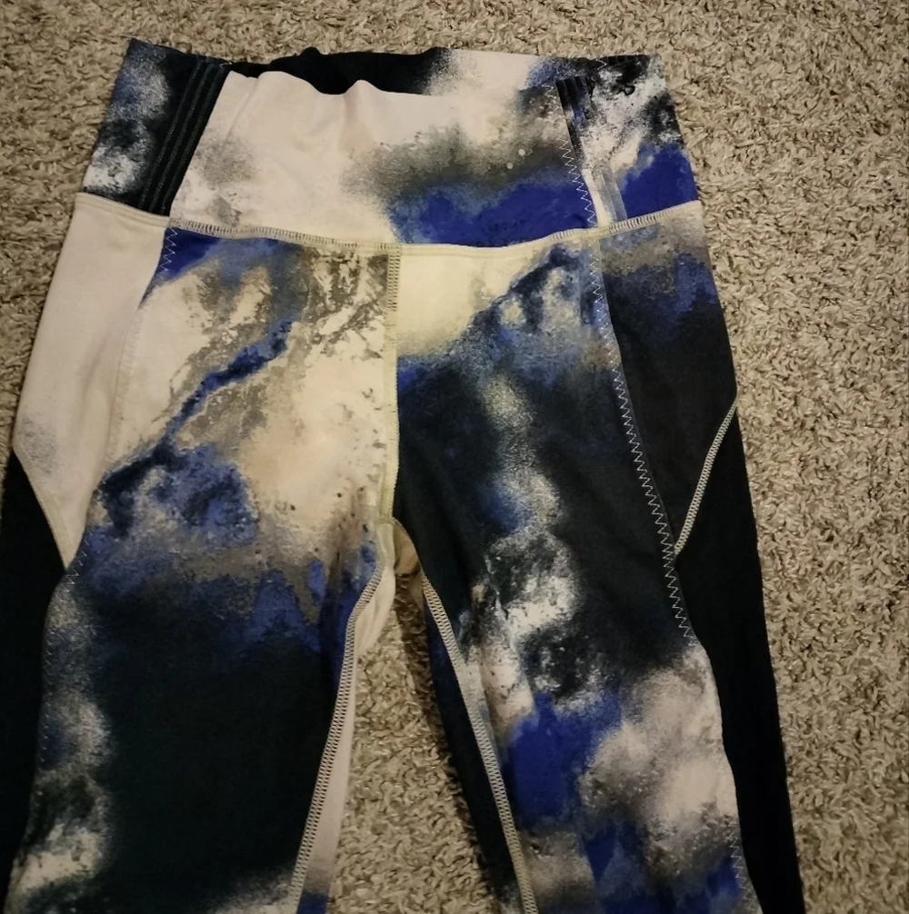 Lululemon 105 F Crop Blue and Black Abstract Women's Leggings